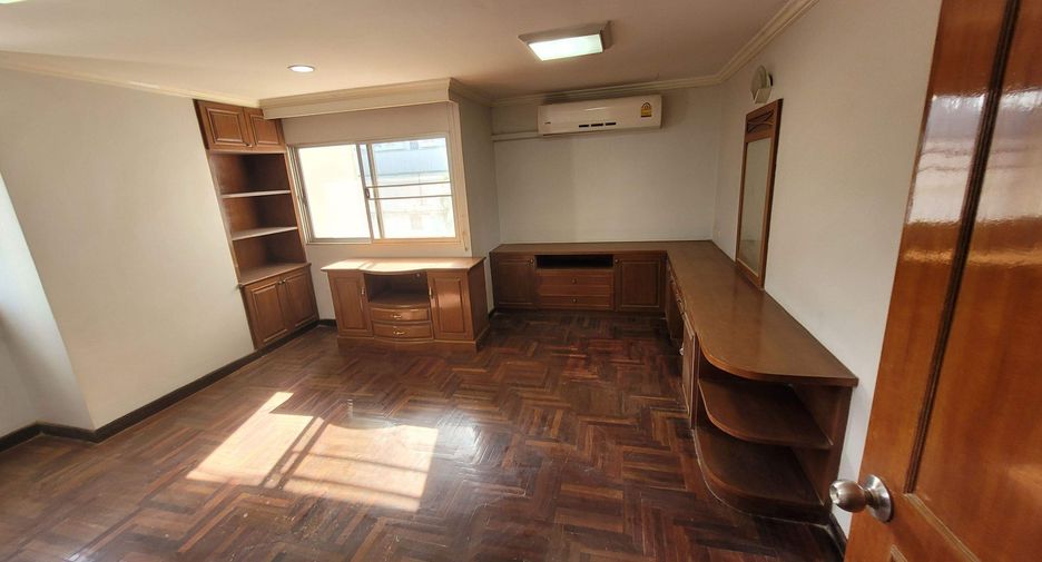 For rent 3 bedrooms condo in Watthana, Bangkok