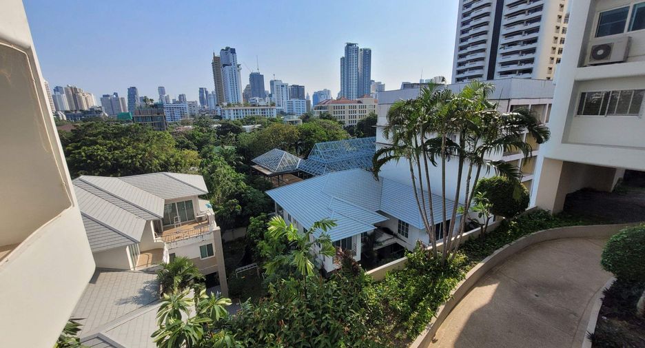 For rent 3 bedrooms condo in Watthana, Bangkok