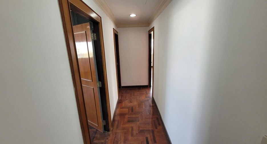 For rent 3 bedrooms condo in Watthana, Bangkok
