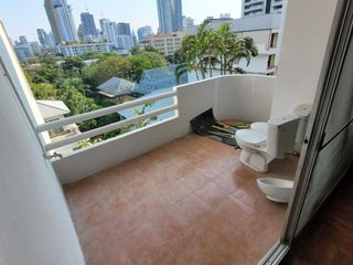 Condo en alquiler de 3 habitaciones en Watthana, Bangkok