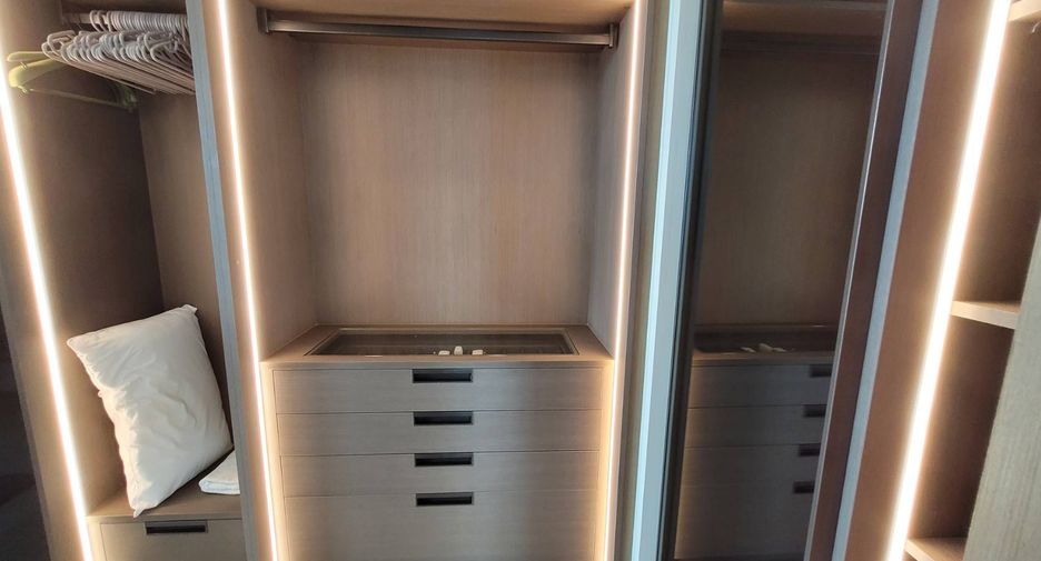 For rent 2 bedrooms condo in Watthana, Bangkok