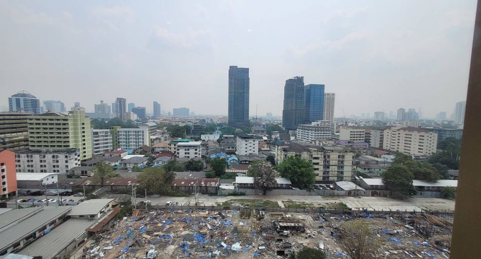 For rent 2 bedrooms condo in Watthana, Bangkok