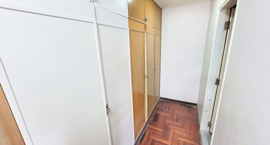 Condo en alquiler de 3 habitaciones en Watthana, Bangkok