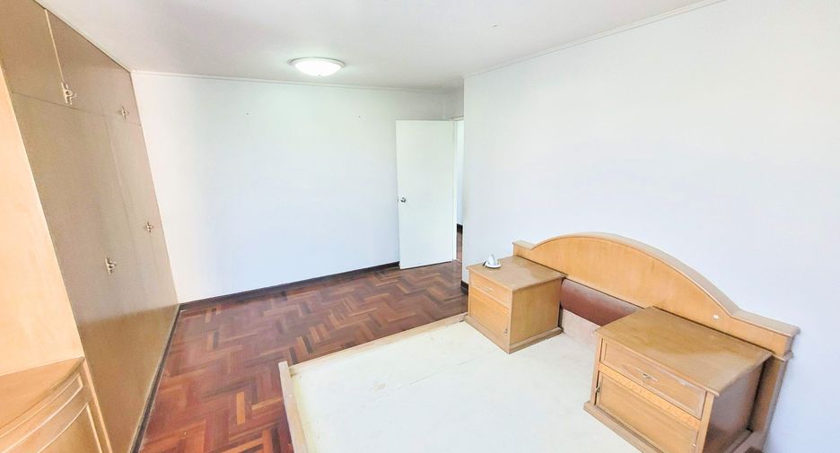 Condo en alquiler de 3 habitaciones en Watthana, Bangkok
