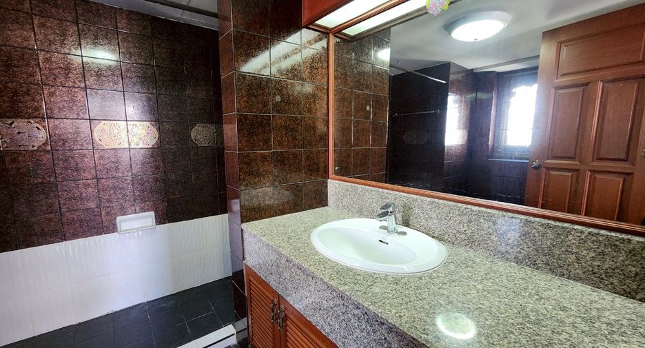 For rent and for sale 3 bedrooms condo in Khlong Toei, Bangkok