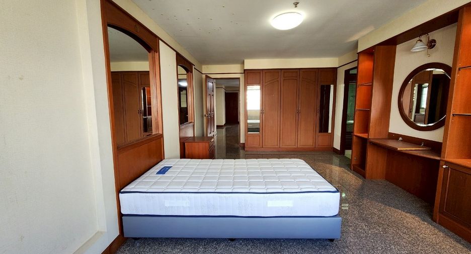 For rent and for sale 3 bedrooms condo in Khlong Toei, Bangkok