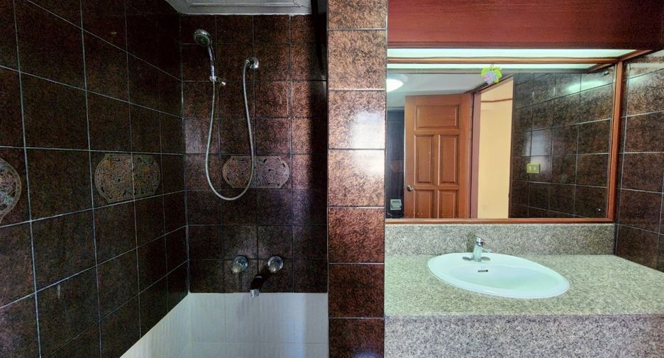 For rent and for sale 3 bedrooms condo in Khlong Toei, Bangkok