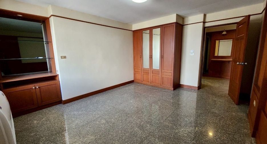 For rent and for sale 3 bedrooms condo in Khlong Toei, Bangkok