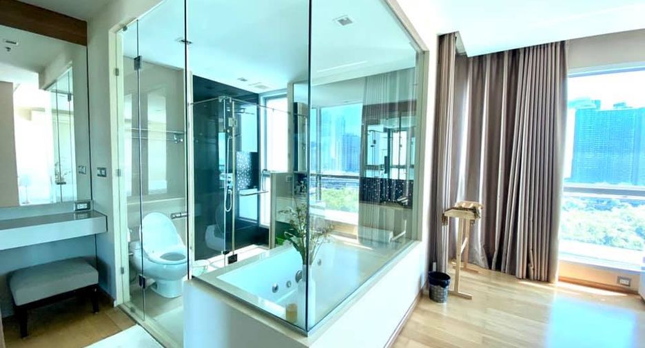For rent 2 bedrooms condo in Watthana, Bangkok