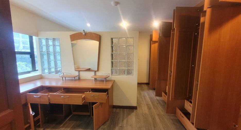 For rent 3 bedrooms condo in Watthana, Bangkok