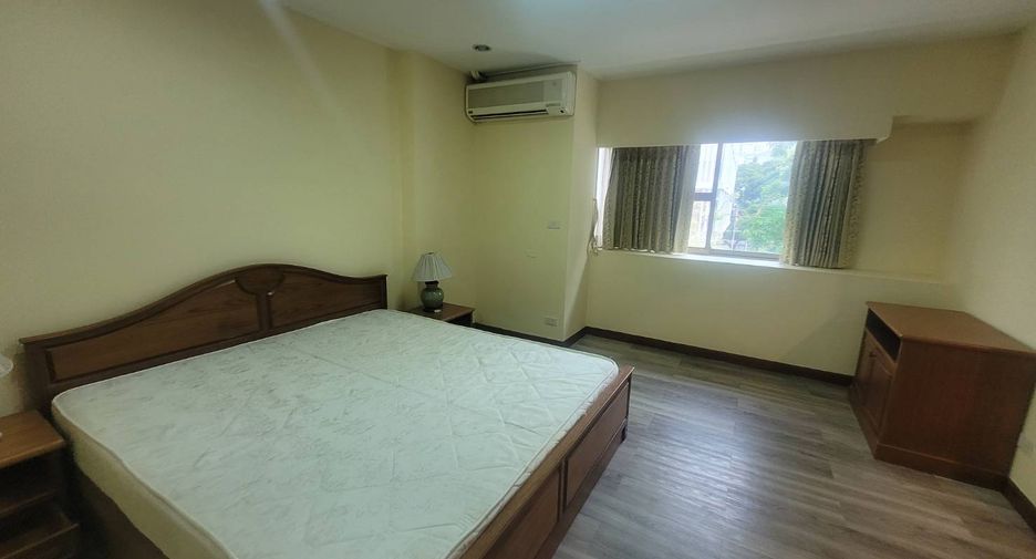 For rent 3 bedrooms condo in Watthana, Bangkok