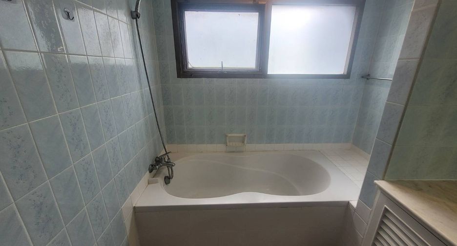 For rent 3 bedrooms condo in Watthana, Bangkok