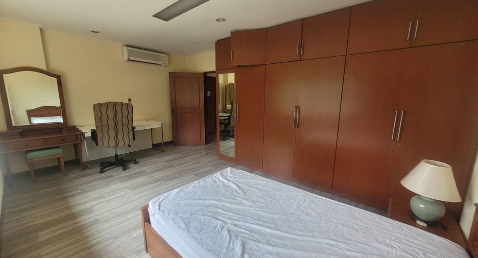 For rent 3 bedrooms condo in Watthana, Bangkok