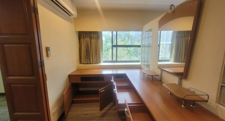 For rent 3 bedrooms condo in Watthana, Bangkok