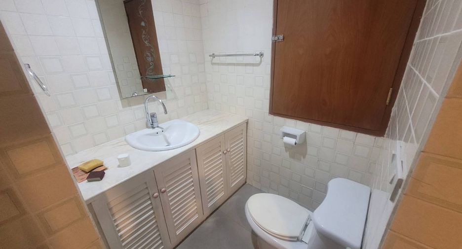 For rent 3 bedrooms condo in Watthana, Bangkok