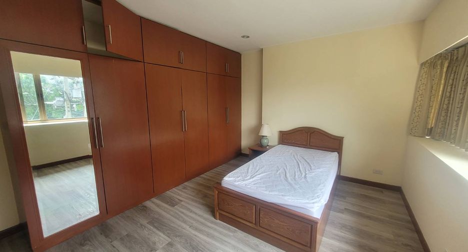 For rent 3 bedrooms condo in Watthana, Bangkok