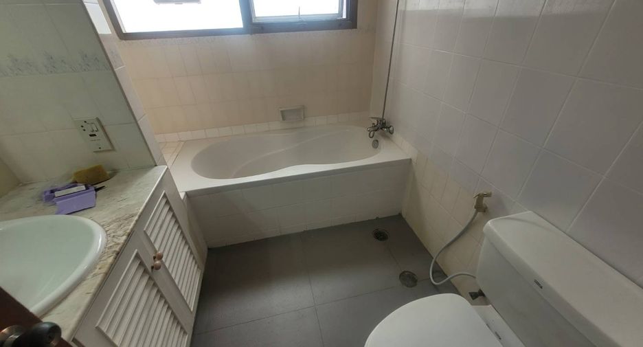 For rent 3 bedrooms condo in Watthana, Bangkok
