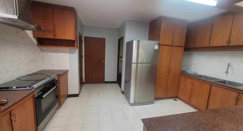 For rent 3 bedrooms condo in Watthana, Bangkok