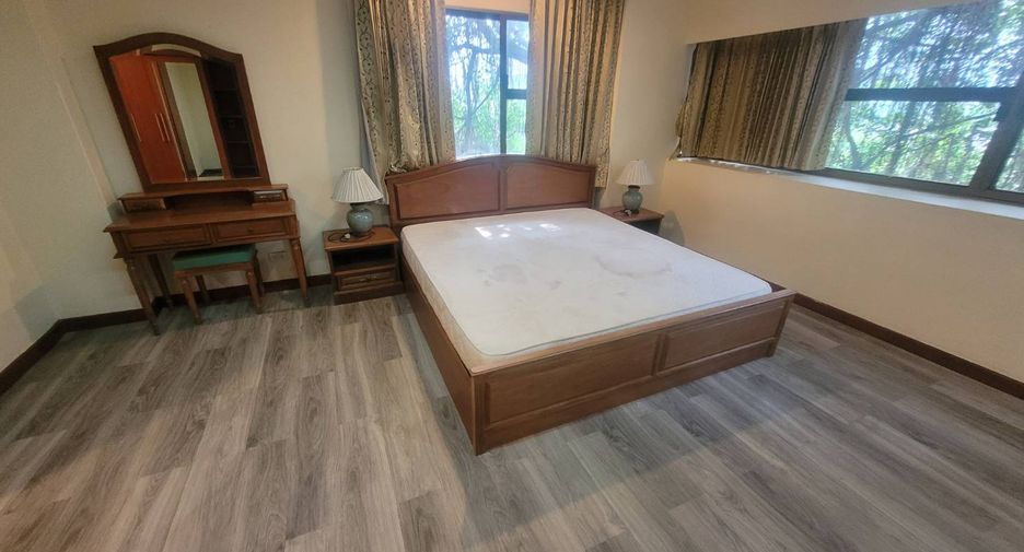 For rent 3 bedrooms condo in Watthana, Bangkok