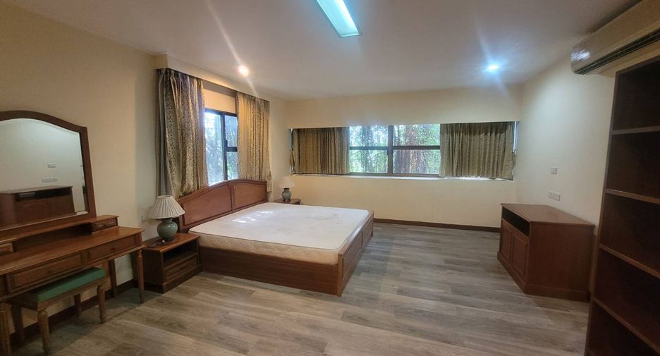 For rent 3 bedrooms condo in Watthana, Bangkok