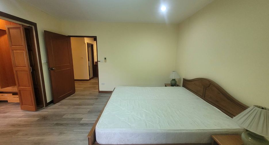 For rent 3 bedrooms condo in Watthana, Bangkok