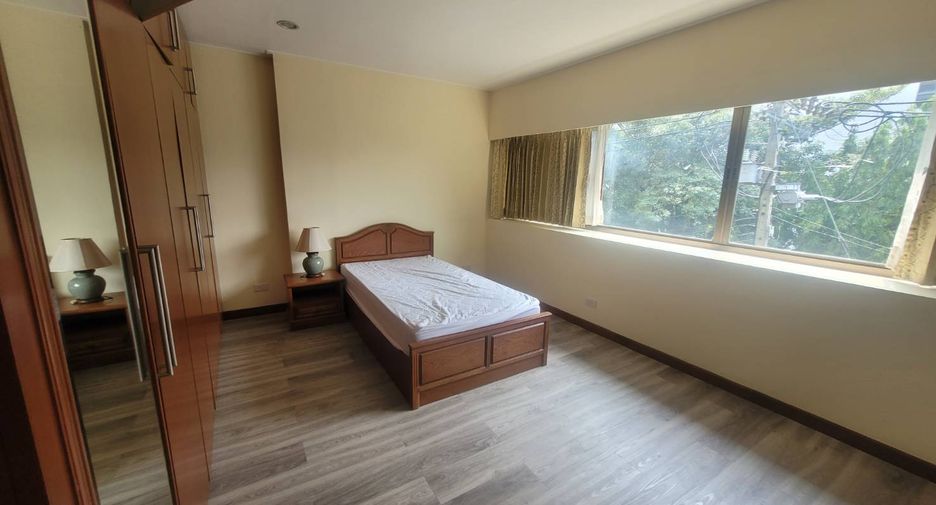 For rent 3 bedrooms condo in Watthana, Bangkok
