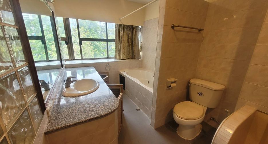 For rent 3 bedrooms condo in Watthana, Bangkok