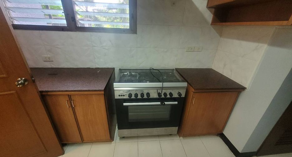 For rent 3 bedrooms condo in Watthana, Bangkok
