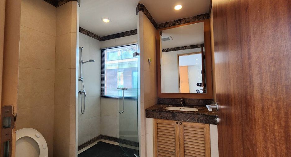 For rent and for sale 2 bedrooms condo in Watthana, Bangkok