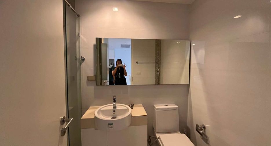 For rent 2 bedrooms condo in Sathon, Bangkok
