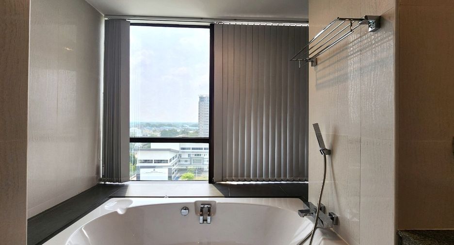 For rent 3 bedrooms condo in Yan Nawa, Bangkok