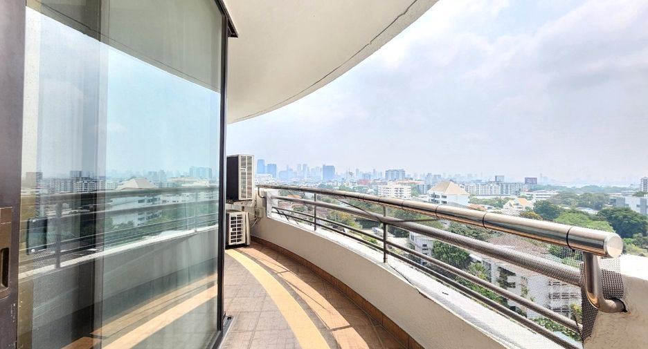 For rent 3 bedrooms condo in Yan Nawa, Bangkok