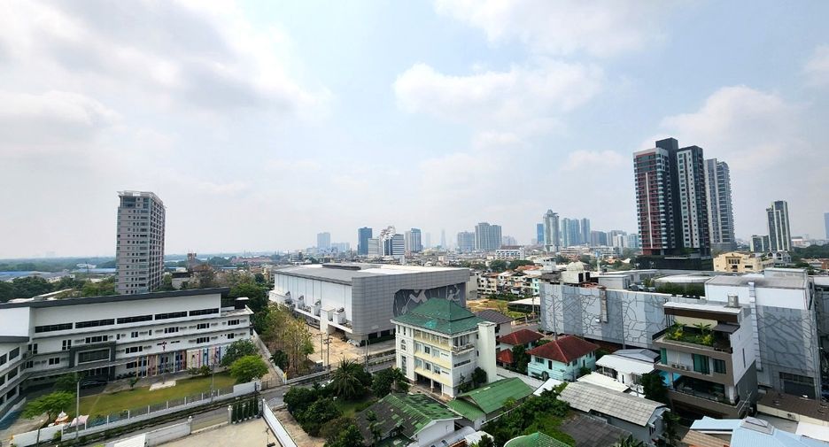 For rent 3 bedrooms condo in Yan Nawa, Bangkok