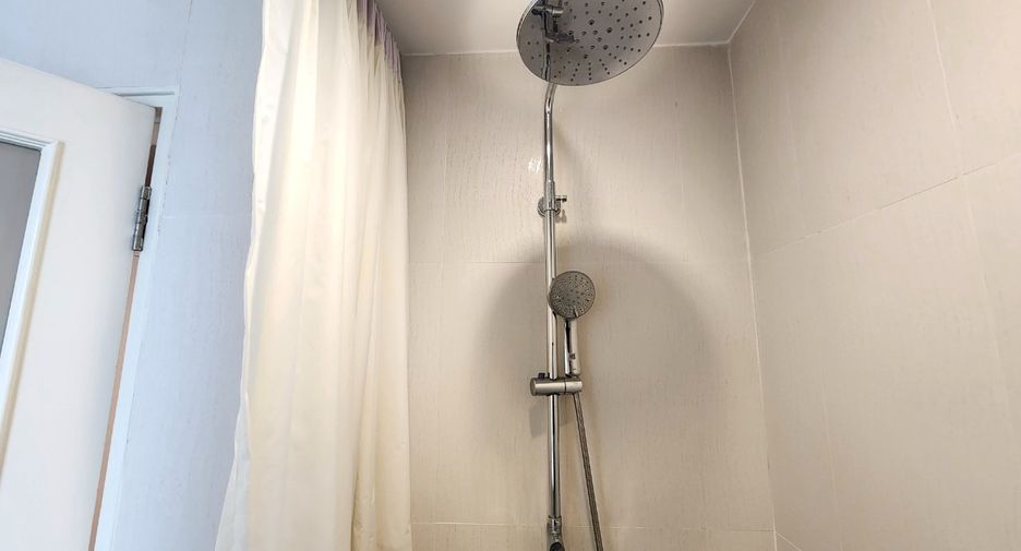 For rent 3 bedrooms condo in Yan Nawa, Bangkok