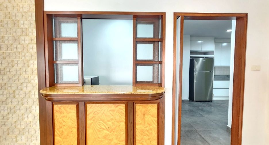 For rent 3 bedrooms condo in Yan Nawa, Bangkok
