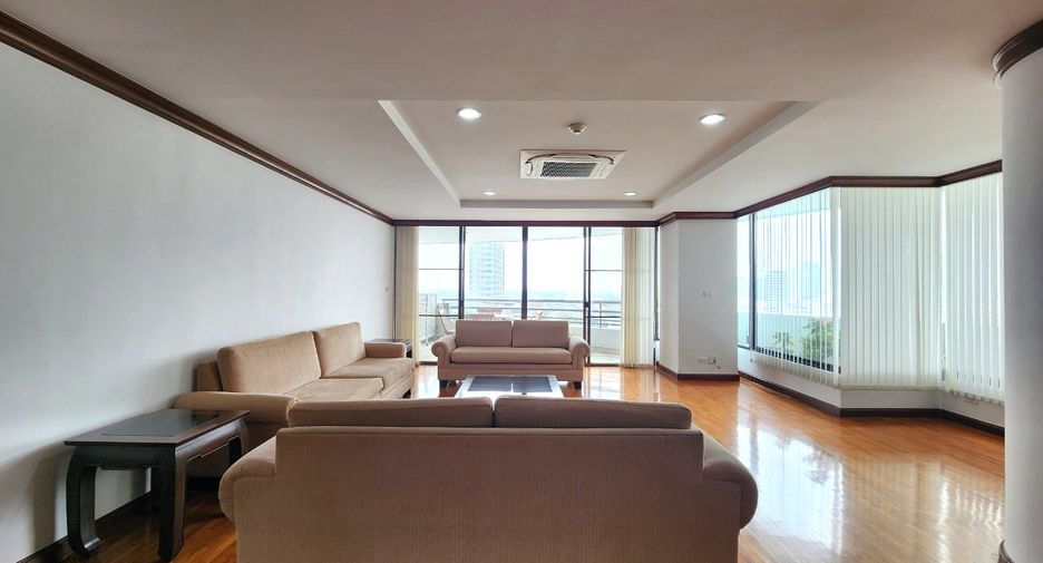 For rent 3 bedrooms condo in Yan Nawa, Bangkok