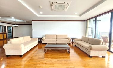 For rent 3 bedrooms condo in Yan Nawa, Bangkok