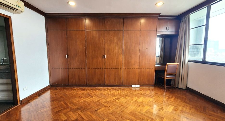 For rent 3 bedrooms condo in Yan Nawa, Bangkok