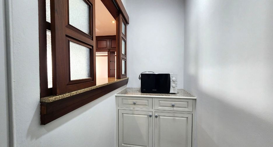 For rent 3 bedrooms condo in Yan Nawa, Bangkok