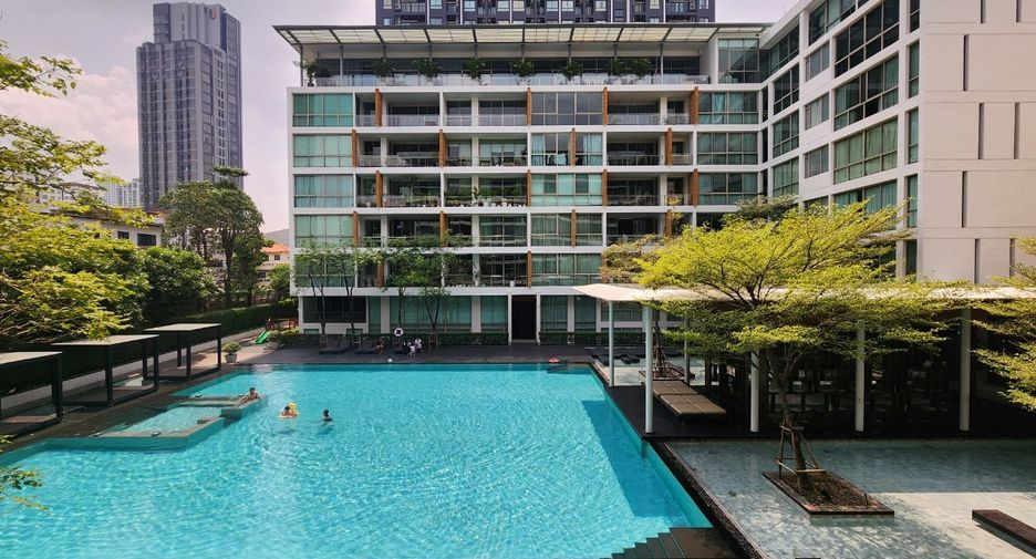 For rent 2 bedrooms condo in Khlong Toei, Bangkok