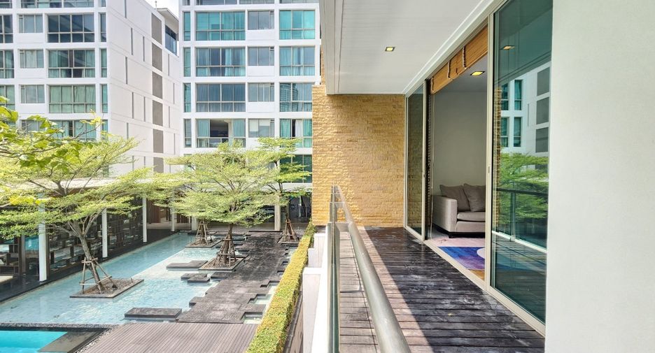 For rent 2 bedrooms condo in Khlong Toei, Bangkok