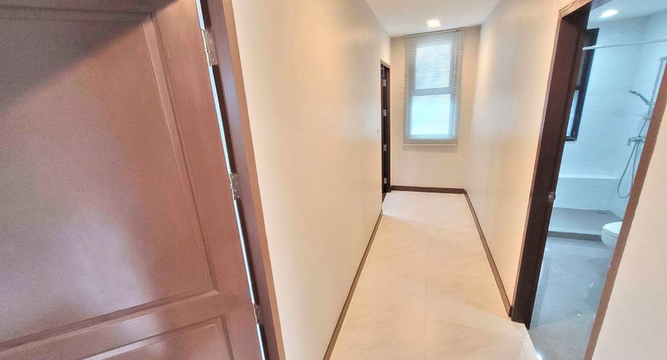 For rent 3 bedrooms condo in Watthana, Bangkok