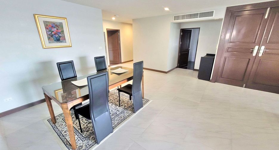 For rent 3 bedrooms condo in Watthana, Bangkok