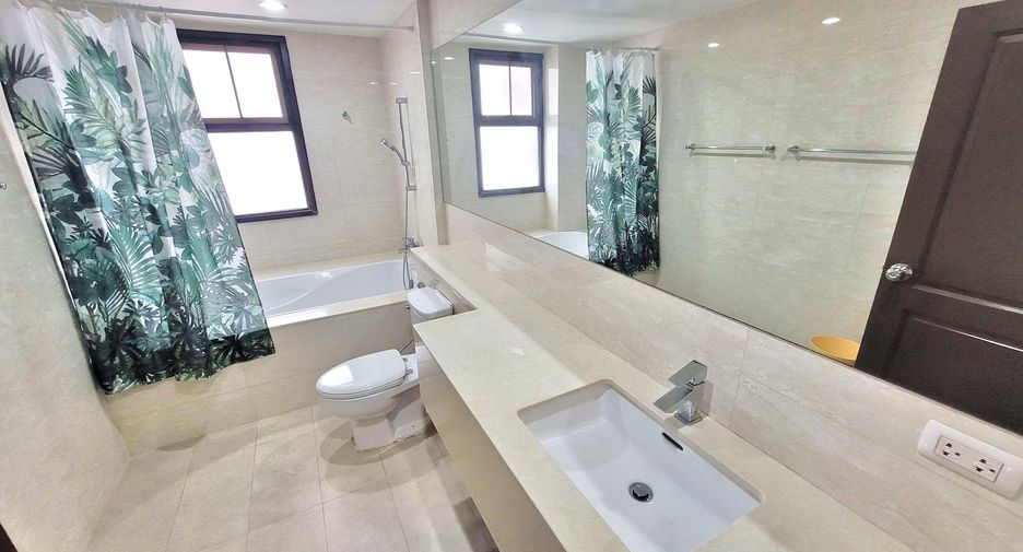 For rent 3 bedrooms condo in Watthana, Bangkok