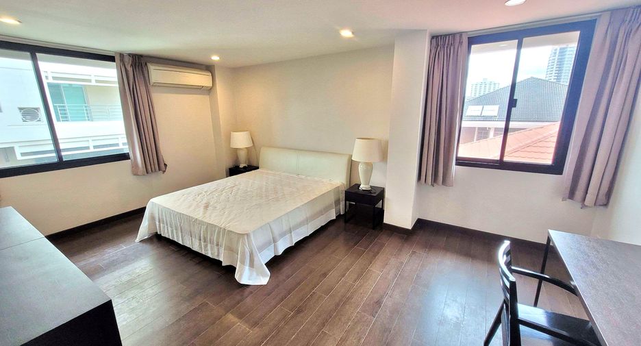 For rent 3 bedrooms condo in Watthana, Bangkok