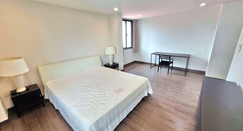 For rent 3 bedrooms condo in Watthana, Bangkok