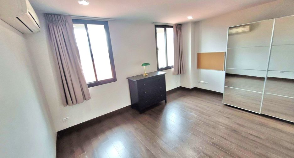 For rent 3 bedrooms condo in Watthana, Bangkok