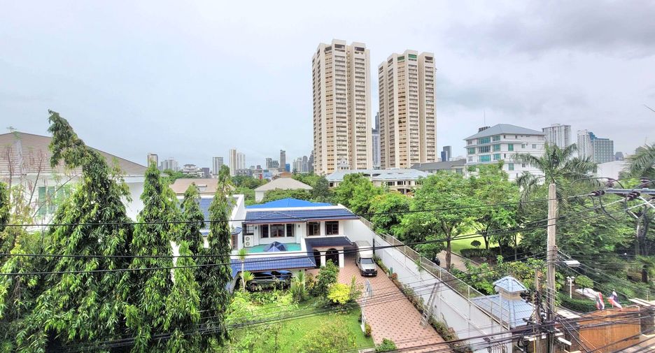 For rent 3 bedrooms condo in Watthana, Bangkok