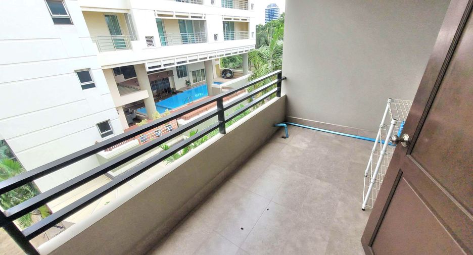 For rent 3 bedrooms condo in Watthana, Bangkok