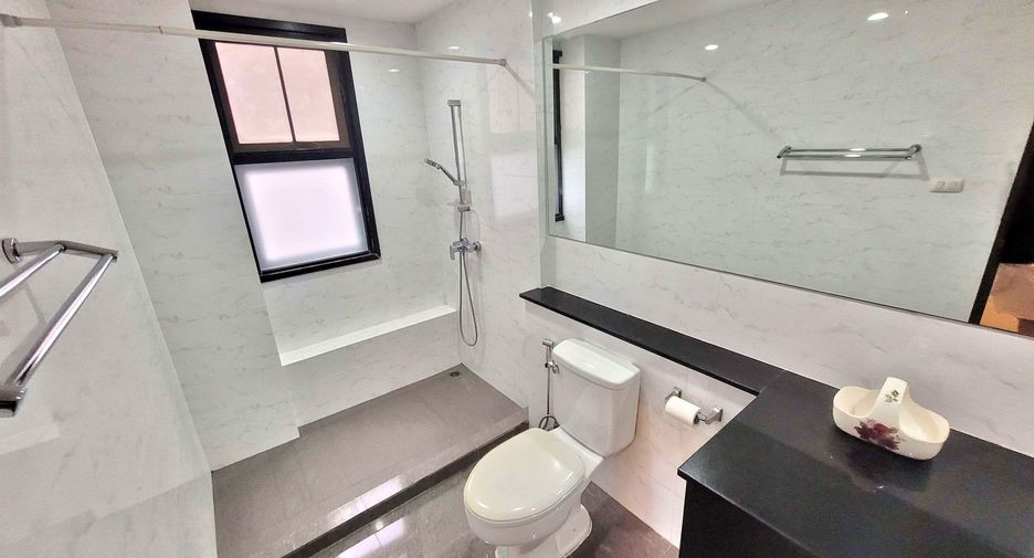 For rent 3 bedrooms condo in Watthana, Bangkok